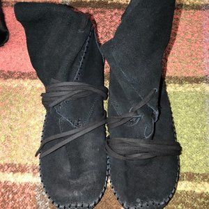 TOMS LACE UP MOCCASINS